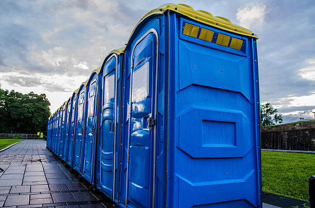 Best Portable restroom trailer rental  in Weatherby Lake, MO